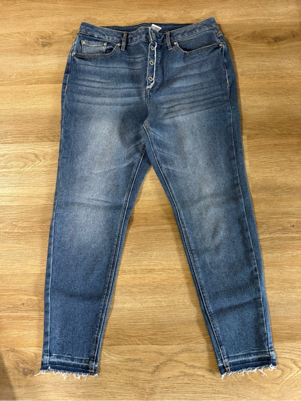 American Rag Women's Skinny Jeans in Medium Blue Wash